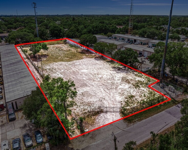 9400 Lazy Ln, Tampa, FL for sale - Primary Photo - Image 1 of 34