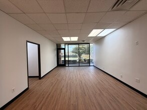 614 S Edmonds Ln, Lewisville, TX à louer Photo intérieure- Image 1 de 7