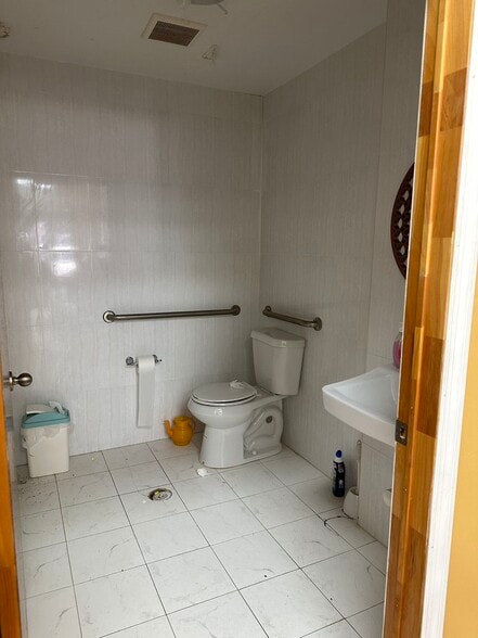 1773 Ocean Ave, Brooklyn, NY for sale - Interior Photo - Image 3 of 16