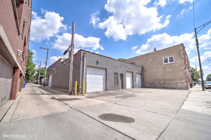 4257 W Montrose Ave, Chicago, IL à vendre - Photo du bâtiment - Image 2 de 8