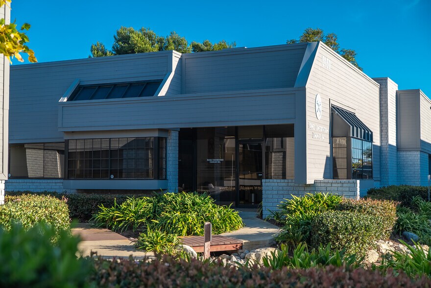 5150 Avenida Encinas, Carlsbad, CA à vendre - Photo du bâtiment - Image 2 de 9