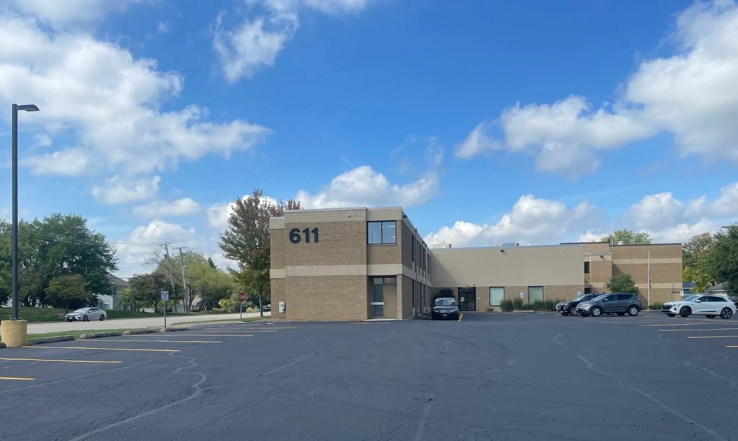 611 E Main St, East Dundee, IL for lease Building Photo- Image 1 of 5