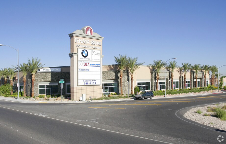 6635 S Tenaya Way, Las Vegas, NV à louer - Photo du bâtiment - Image 2 de 11