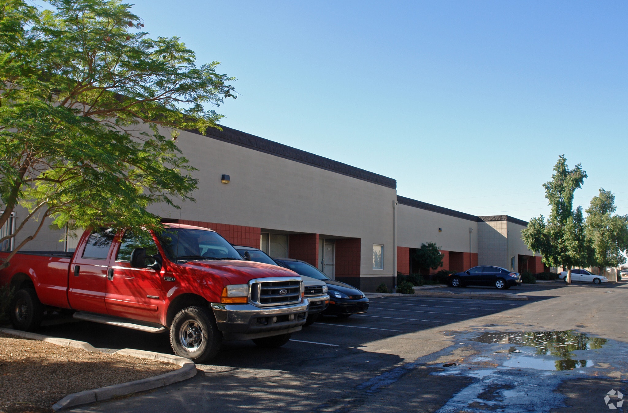 7619 N 67th Ave, Glendale, AZ for lease Primary Photo- Image 1 of 7