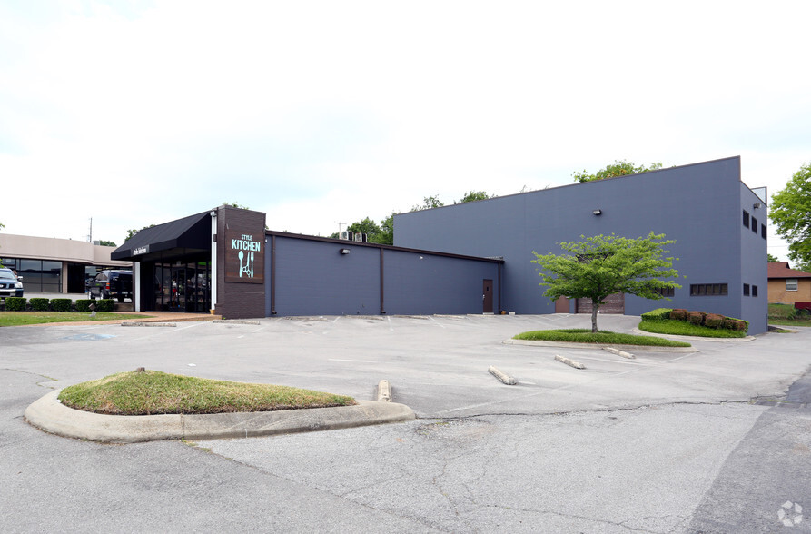 909 8th Ave S, Nashville, TN for lease - Primary Photo - Image 1 of 4