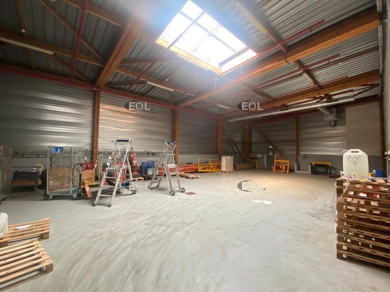 Industrial in Émerainville for lease - Building Photo - Image 3 of 12
