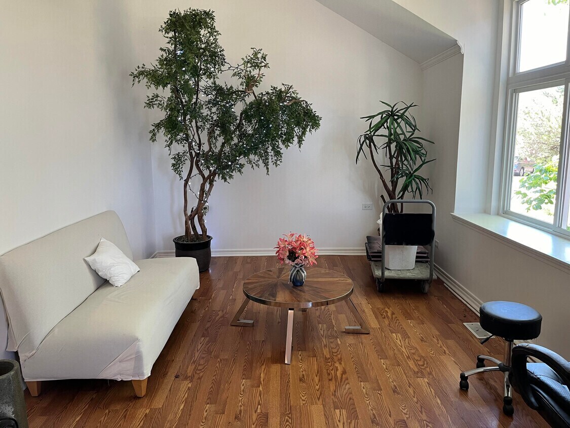 4450 Westbrook Dr, Aurora, IL for lease Interior Photo- Image 1 of 2