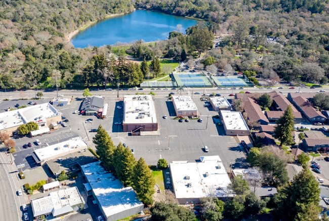 Plus de détails pour 531 Summerfield Rd, Santa Rosa, CA - Commerce de détail à louer