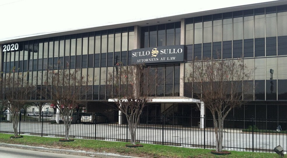 2020 Southwest Fwy, Houston, TX à louer - Photo du bâtiment - Image 2 de 7