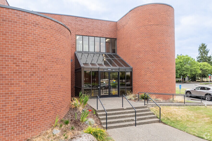 501 NE Hood Ave, Gresham, OR à louer - Photo du bâtiment - Image 3 de 4