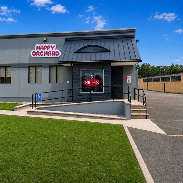 131 W Commercial Ave, Moonachie, NJ à louer - Photo du bâtiment - Image 2 de 3