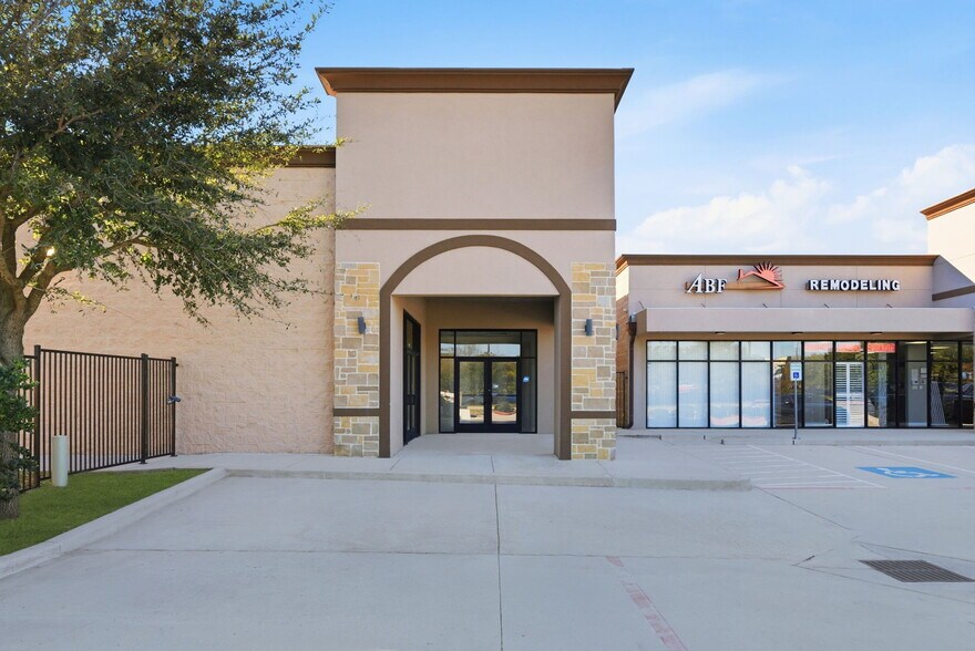 8719 Highway 6 N, Houston, TX à louer - Photo du bâtiment - Image 2 de 6