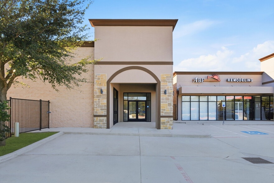 8719 Highway 6 N, Houston, TX à louer - Photo du bâtiment - Image 2 de 6