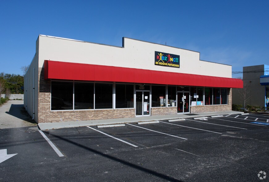 6303 N Kings Hwy, Myrtle Beach, SC à louer - Photo du bâtiment - Image 2 de 4