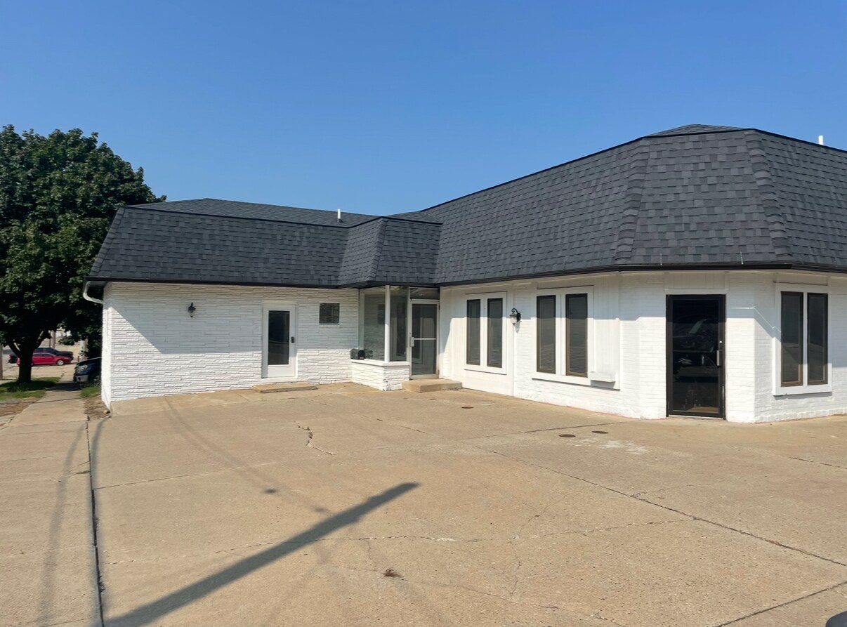 112 Walker St, Saint Johns, MI à vendre Photo du bâtiment- Image 1 de 1