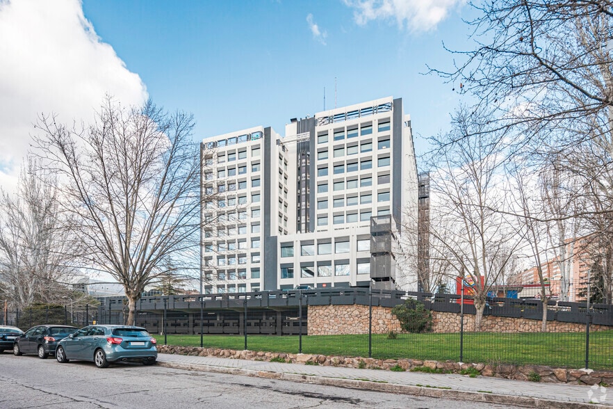 Calle Condesa de Venadito, 1, Madrid, Madrid for lease - Building Photo - Image 3 of 22