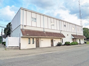 1946 W 26th St, Erie, PA for lease Interior Photo- Image 2 of 7