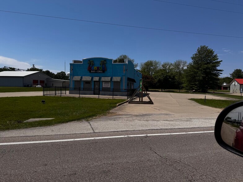 125 N State Route 121, Warrensburg, IL à vendre - Photo du bâtiment - Image 2 de 13