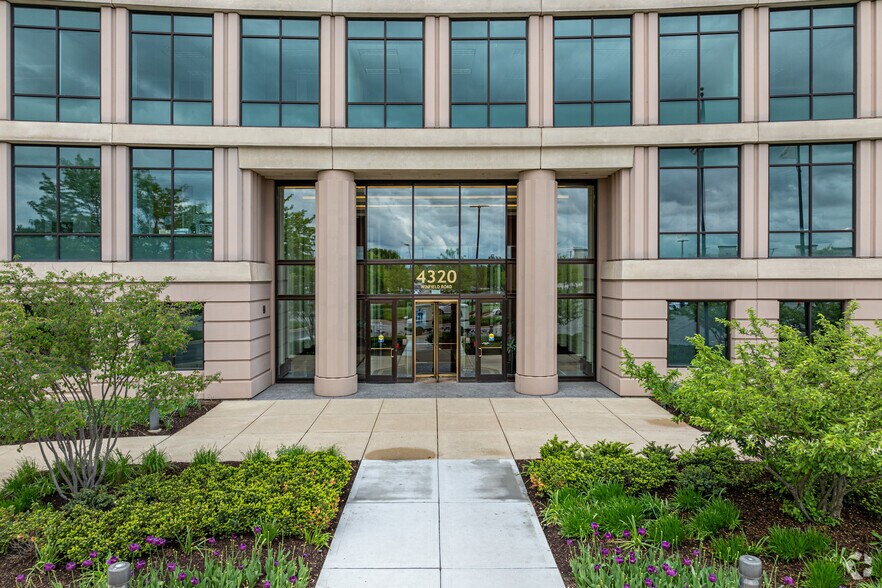 4320 Winfield Rd, Warrenville, IL à louer - Photo du bâtiment - Image 2 de 4
