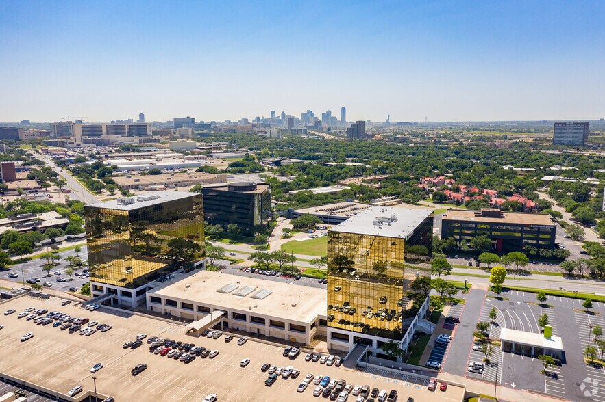 1341 W Mockingbird Ln, Dallas, TX à louer - Aérien - Image 3 de 23