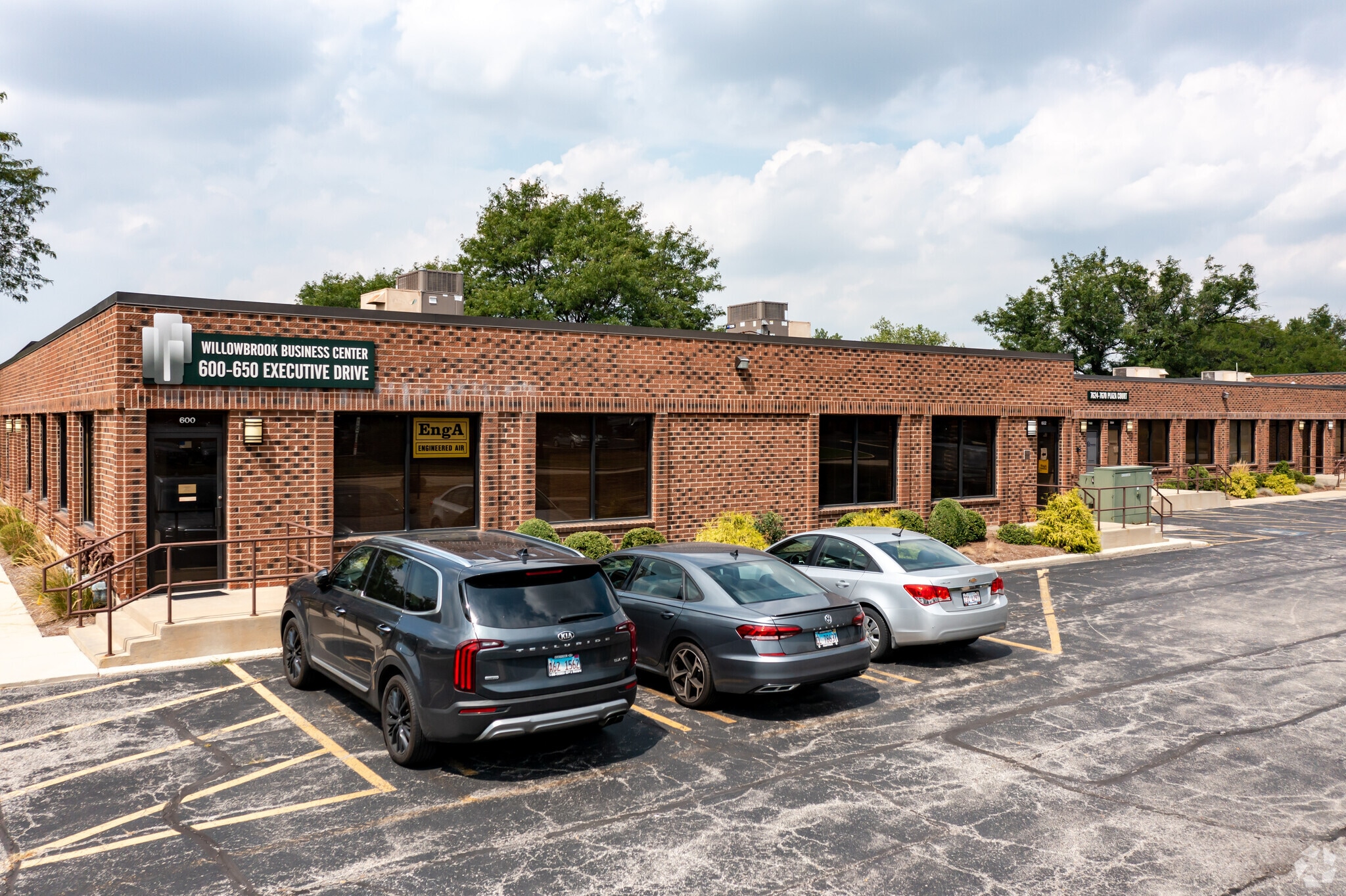 600-650 Executive Dr, Willowbrook, IL for lease Primary Photo- Image 1 of 8