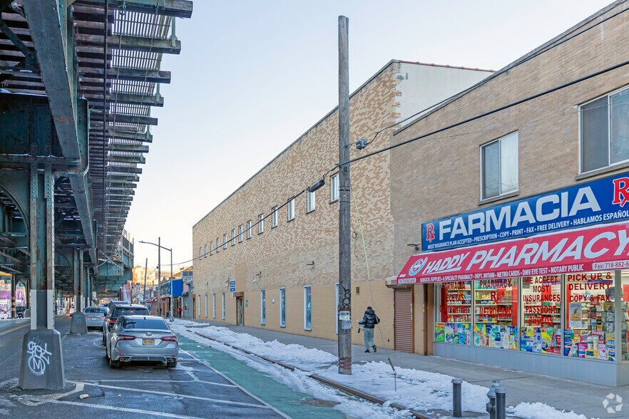 3000-3050 White Plains Rd, Bronx, NY à louer - Photo du bâtiment - Image 2 de 4