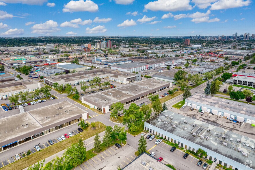 6115 3rd St SE, Calgary, AB à louer - Aérien - Image 3 de 5