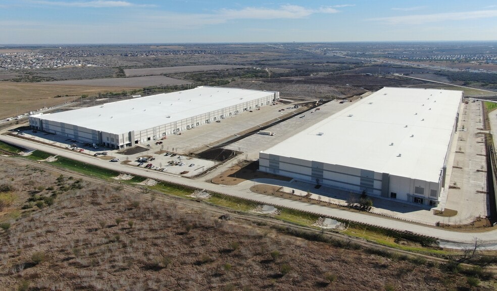 10264 Viewpoint Rdg, Converse, TX for lease - Building Photo - Image 1 of 2