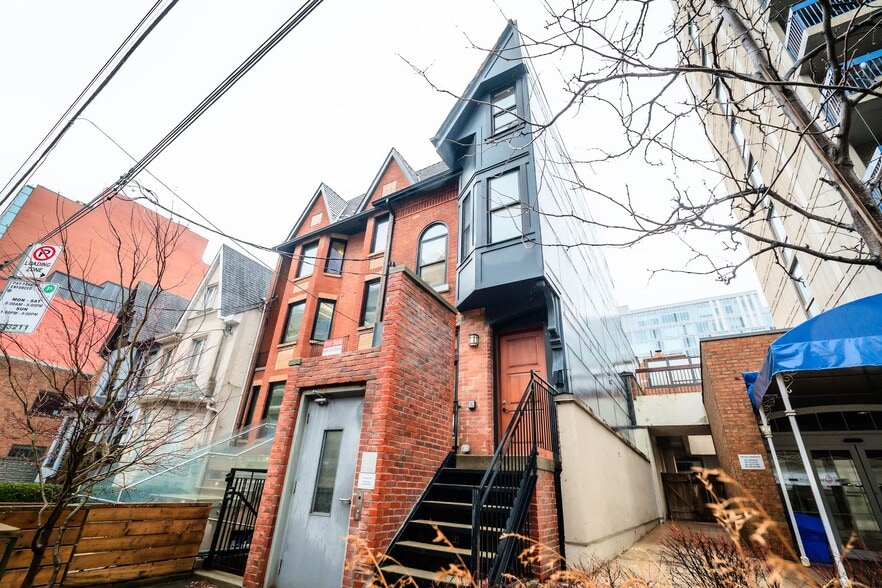54 1/2 Saint Patrick St, Toronto, ON for lease - Primary Photo - Image 1 of 3