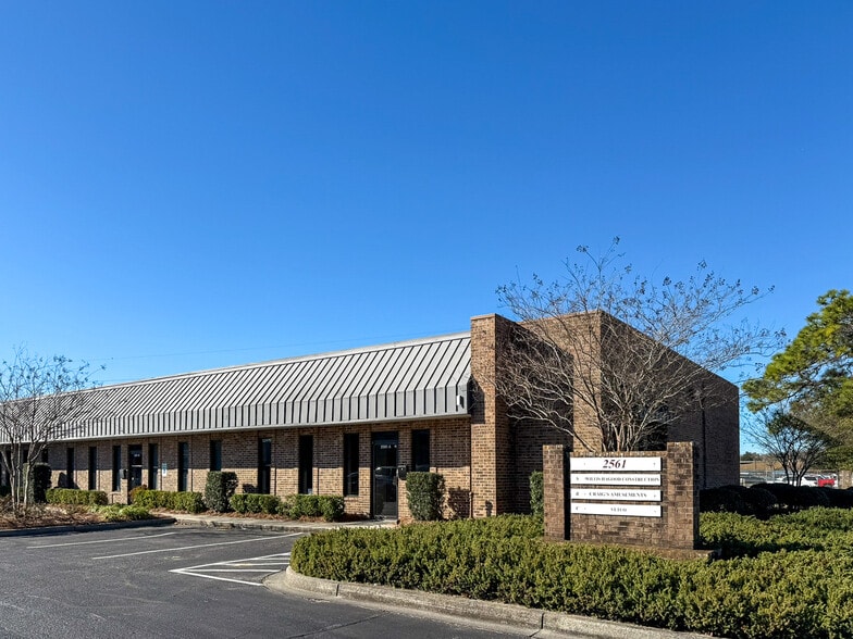 2561 Oscar Johnson Dr, North Charleston, SC for lease - Building Photo - Image 1 of 12