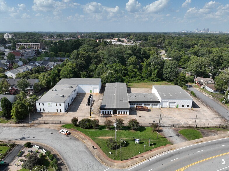 1445 Cleveland Ave, East Point, GA à vendre - Communauté Matterport - Image 2 de 116