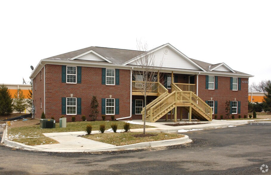 6800 Crawford Crossing Pl, Louisville, KY à vendre - Photo du bâtiment - Image 2 de 11