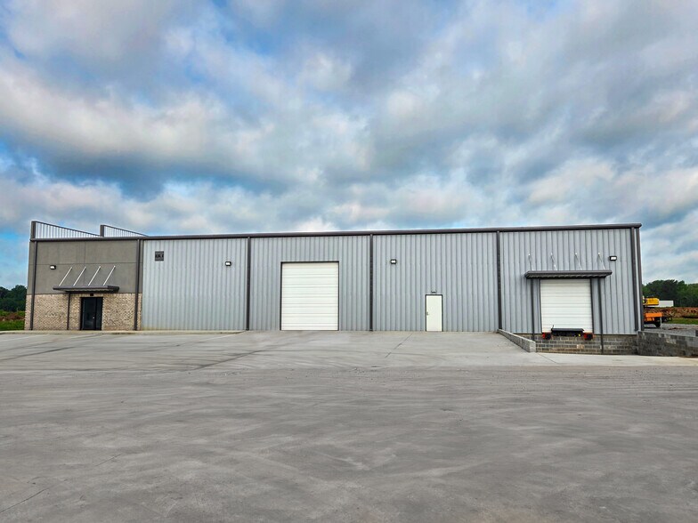 250 Royal Dr, Madison, AL à louer - Photo du bâtiment - Image 2 de 2