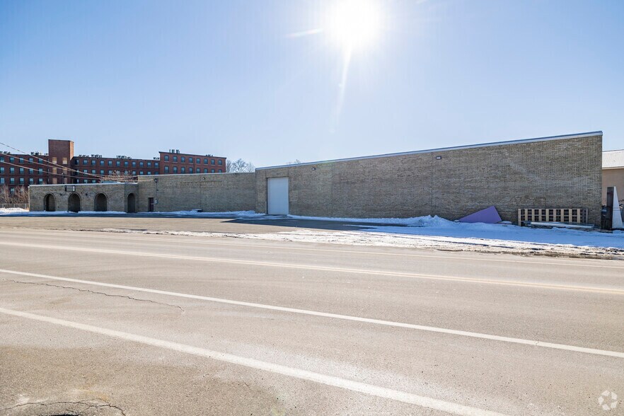 159 Temple St, Nashua, NH à louer - Photo du bâtiment - Image 1 de 41