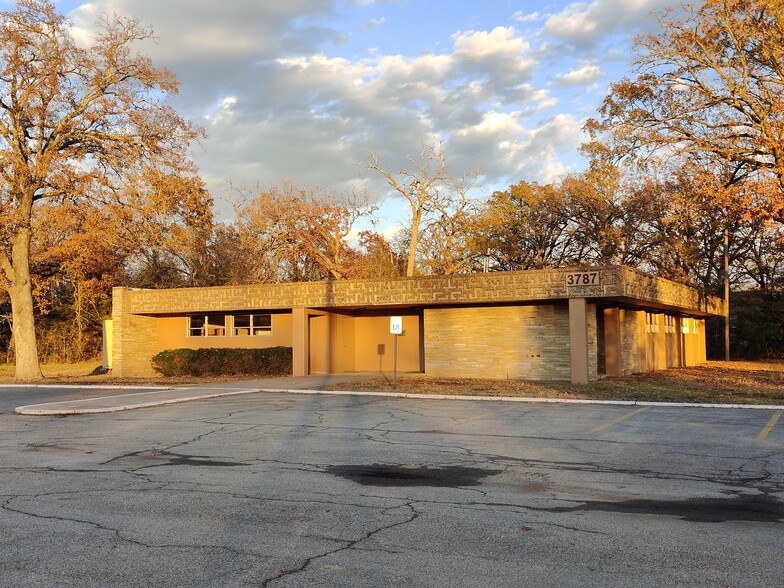 3787 NW Loop 286, Paris, TX for lease - Building Photo - Image 1 of 7