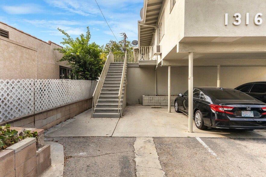 1316 Barrington Way, Glendale, CA for sale - Building Photo - Image 3 of 19