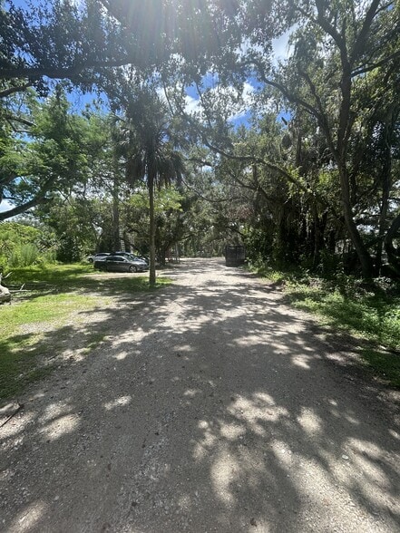 4242 Gypsy St, Sarasota, FL for sale - Building Photo - Image 3 of 12