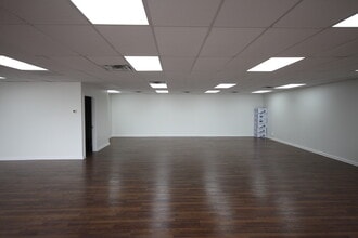 6124 E 51st Pl, Tulsa, OK for lease Interior Photo- Image 1 of 15