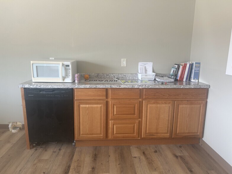 705 Main St, Ridgeway, WI à louer - Photo du bâtiment - Image 3 de 14