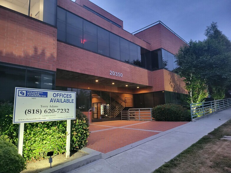 20350 Ventura Blvd, Woodland Hills, CA à louer - Photo du bâtiment - Image 1 de 12