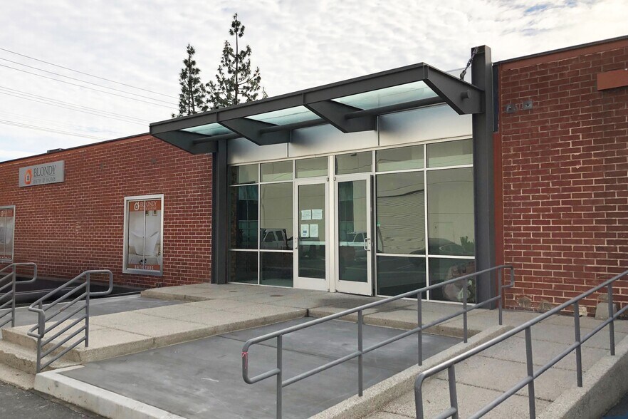 15148 Bledsoe St, Sylmar, CA for lease - Building Photo - Image 1 of 3