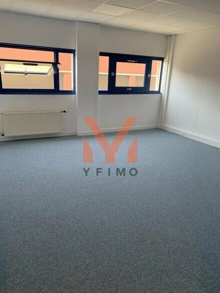 Office in Boinvilliers for lease - Interior Photo - Image 3 of 10