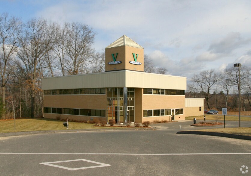 37 Northwest Dr, Plainville, CT à louer - Photo du bâtiment - Image 2 de 10
