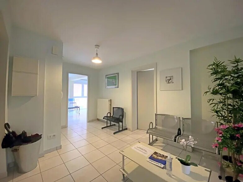 Office in Sélestat for lease - Interior Photo - Image 2 of 6