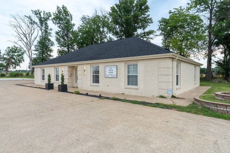 709 N Carbon St, Marion, IL à vendre - Photo principale - Image 1 de 30