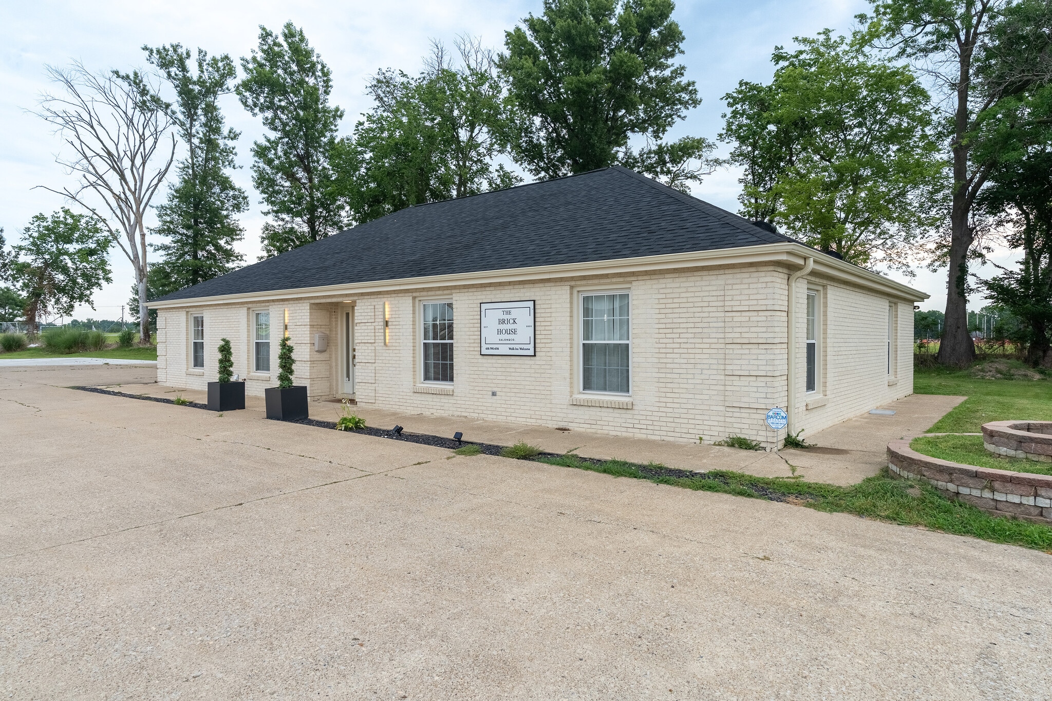 709 N Carbon St, Marion, IL for sale Primary Photo- Image 1 of 31