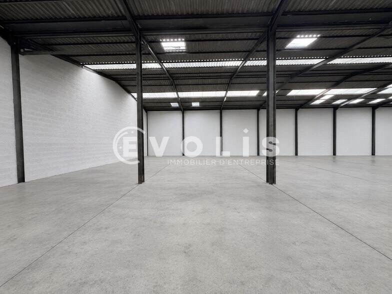 Flex in Ozoir-la-Ferrière for lease - Interior Photo - Image 2 of 5