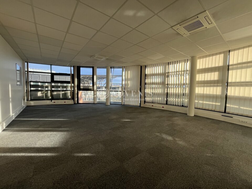 Office in Melun for sale Interior Photo- Image 1 of 25