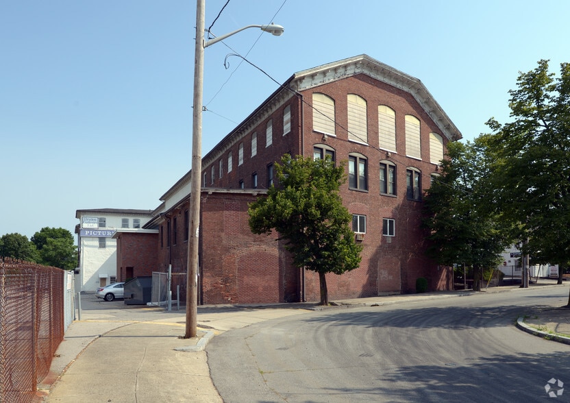 27 Dryden Ln, Providence, RI for sale - Building Photo - Image 3 of 4