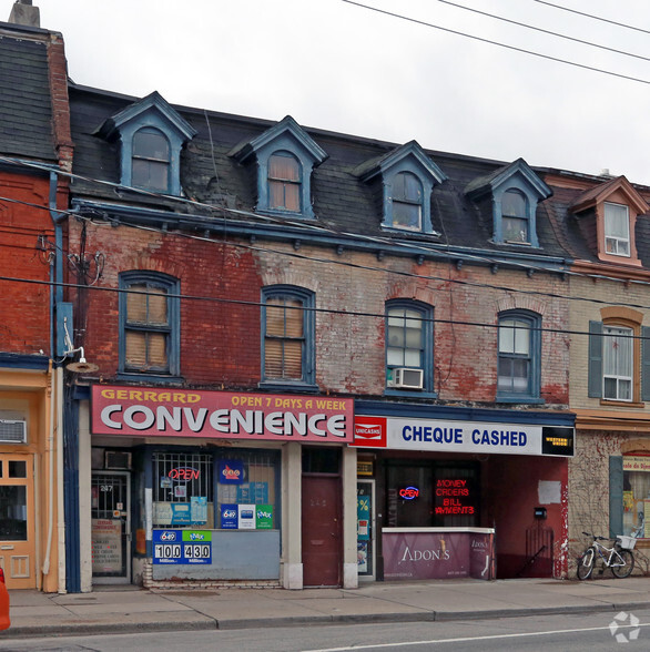 245-247 Gerrard St E, Toronto, ON à louer - Photo principale - Image 1 de 3